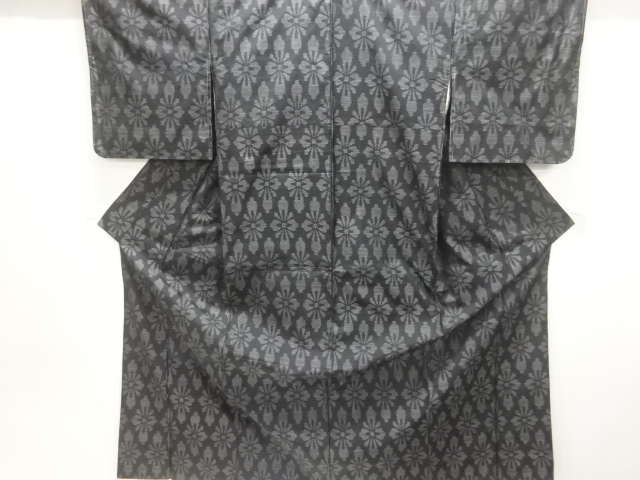 花模様織出し本場泥大島紬着物